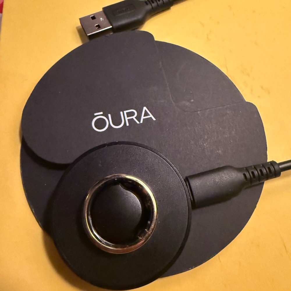 Oura Ring Gen 3 Gold with Charging Station